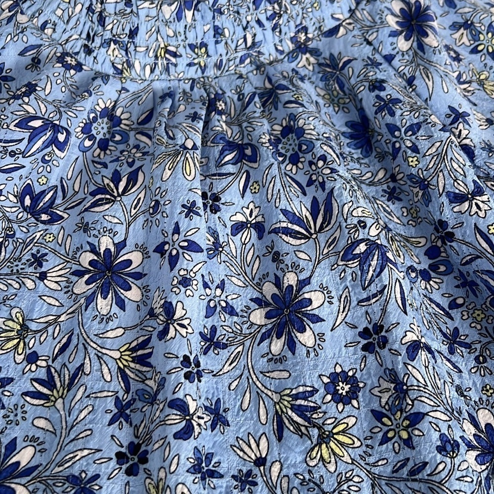 LOFT Floral Blue petite bubble sleeve floral blouse- size MP - Picture 3 of 8